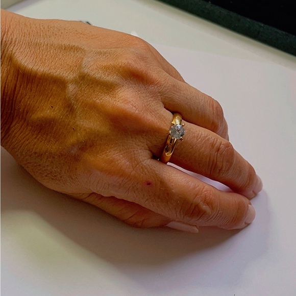 NWT Women's Stainless Steel Zircon Ring with Stone Size 11 - Picture 16 of 17